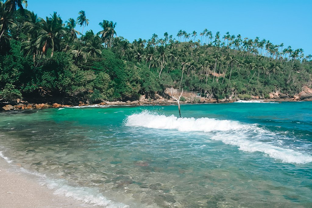 1024px-Secret_beach_-_Mirissa_Sri_Lanka